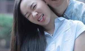 雷佳音一家4口五一度假，老婆40岁像少女，13岁女儿露脸像妈妈