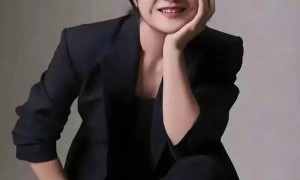 43岁贾玲庆生照曝光，破反弹传闻没有复胖，一身大牌时尚感拉满