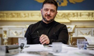 占领红军城后，俄军全线进攻，乌内部因腐败大乱，泽连斯基难过了