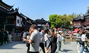 美国电商集体涨价逼出奇观 淘宝却成16国“榜一大哥” 外国人带着空箱子来中国“买买买”