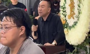 杨少华葬礼场面大！长子杨威摔盆，长孙手捧遗像，杨议哽咽致词