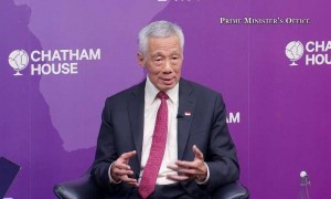 李显龙称中国已老印度尚年轻，未来能赶超！藏着新加坡在中美印之间的战略卡位，印度有发展陷阱