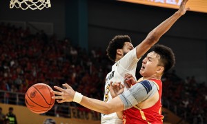 半决赛最轻松比赛出现 全场仅一违体无技术犯规