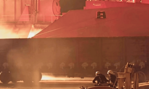 泽连斯基刚出访俄罗斯就“偷家”，乌克兰遭受新一轮空袭，敖德萨港口大火冲天