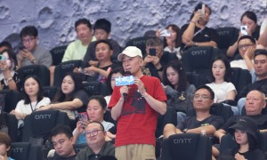 冯小刚评价管虎《东极岛》：是给中国人长脸的一部电影