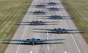 美军B2“复活”了！停产20多年后，特朗普突然宣布要重启