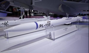 俄军神秘新导弹突然亮相，导弹性能直逼“霹雳-15”，未来空战走向何方？