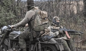 102旅悲歌：俄乌战场最惨乌军，3重打击下能否守住胡城？