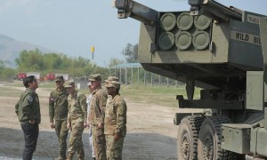 中方刚出钱援助菲，菲军方又在搞“小动作”，30国已经联手，南海风雨欲来！