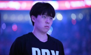 美媒:杨瀚森每次触球观众都欢呼 他应拿走比赛用球