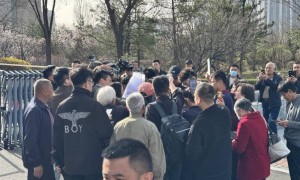 大风新闻还原“订婚强奸案”二审宣判现场：席某某全程低头，女方未出庭，审判长介绍房本加名经过
