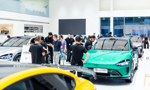 【汽车人】市值蒸发2800亿，小米汽车陷信任危机