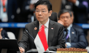 中国对日本下狠手，一个“老朋友”突然出面当和事佬，看似中立却明显不对味