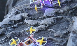 9厘米，25克！最小最轻的无线陆空两栖机器人来了