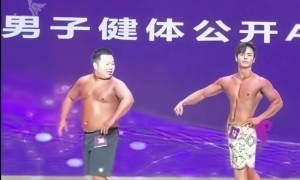 重庆一高校内举办健美比赛惊现“小胖子”，网友：为了学分这么拼？主办方回应