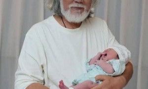 “我不会跑 我是张纪中”,张纪中撞车与事主唠嗑叹负担重