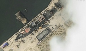 朝鲜新建驱逐舰下水失败：修复舷侧需10多天时间，造船厂厂长已被传唤