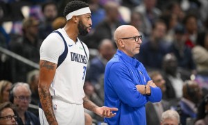 独行侠官方:浓眉遭遇左小腿轻微拉伤 至少缺席2场