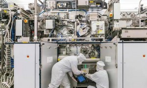 原创 
            光刻机工厂是由杨振宁101岁高龄主导布局,曾极力反对建造对撞机