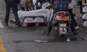 成都马拉松比赛结束后,补给物资被人整箱搬走,警方:能联系上的都已归还