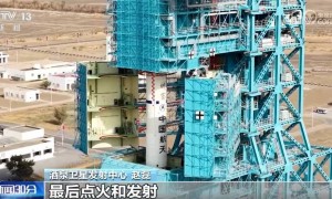 状态良好、“飞天”在即!神舟二十一号船箭组合体转运至发射区